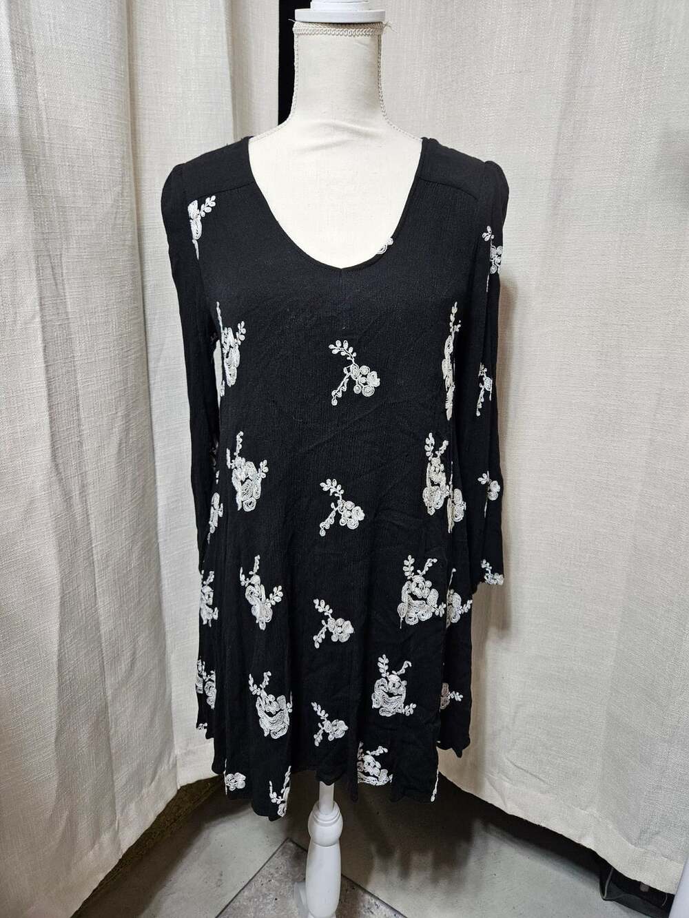 Altar'd State Black and White Floral Embroidered Long Sleeve Dress Size L